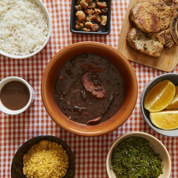 Authentische brasilianische Feijoada: Das Geheimnis hinter dem perfekten Gericht aus schwarzen Bohnen und Schweinefleisch!